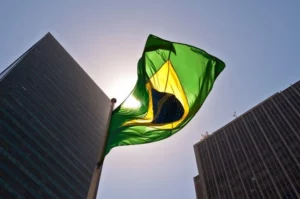 Commercial Strength Offsets Financial Outflows in Brazil's Economy