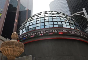 Mexican Stock Market Rallies as Peso Holds Steady