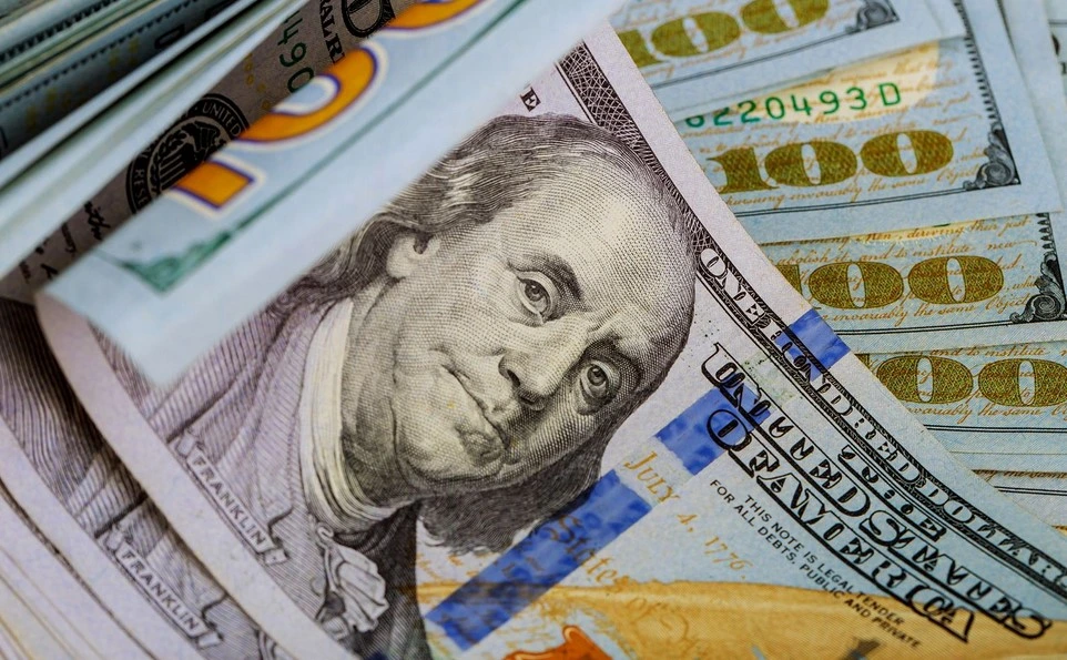 Dollar Surges as Brazil Still Awaits Fiscal Fix and Ukraine Tensions Flare