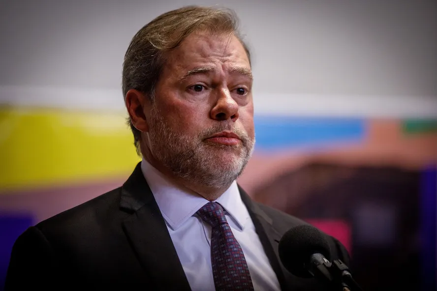 New York Times Scrutinizes Brazil's Supreme Court for Unraveling Anti-Corruption Efforts