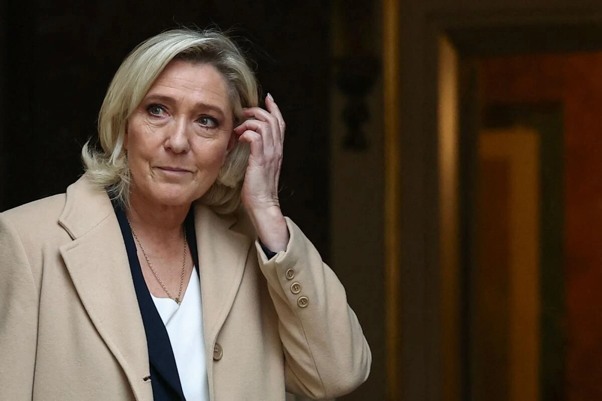 Le Pen Issues Ultimatum to Prime Minister, Threatens to Topple Government