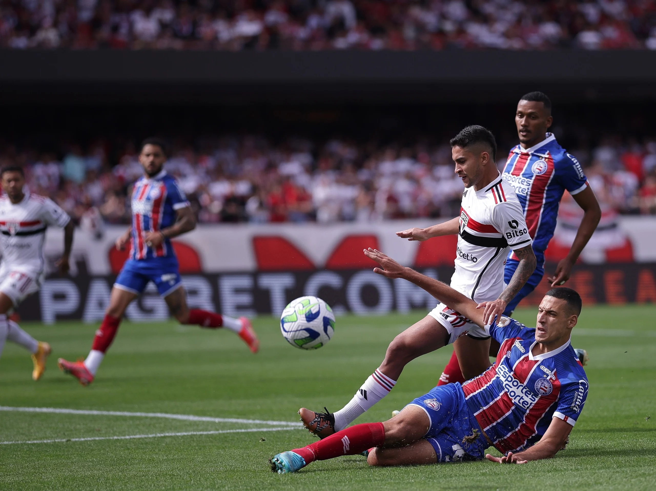 São Paulo Secures Crucial Victory Against Bahia, Strengthening Libertadores Ambitions