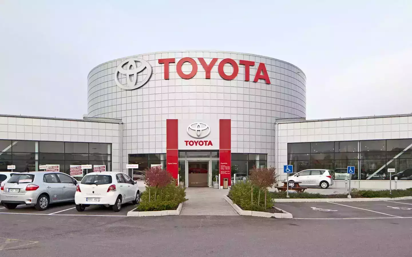 Toyota's Paradox: Sales Climb as Production Slips