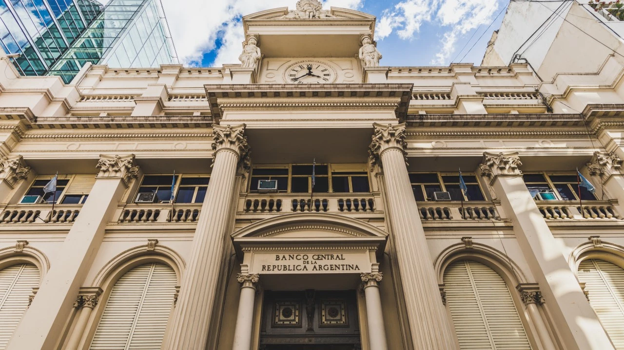 Argentina Embraces Dollar Payments: Central Bank's Bold Move. (Photo Internet reproduction)