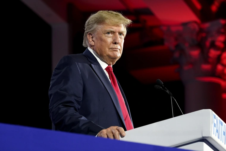 Trump Promises Fast-Track Approvals for $1 Billion+ Investments