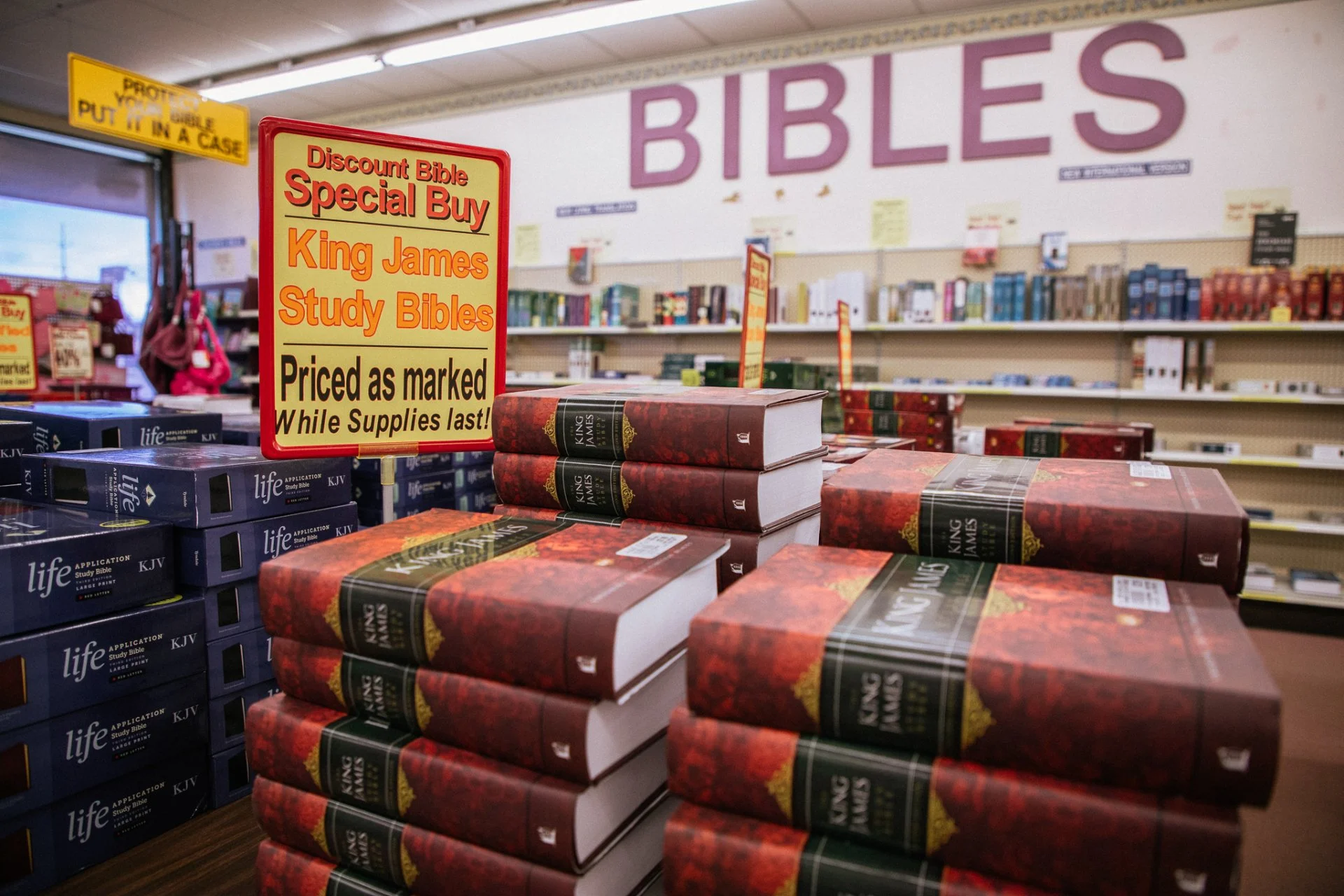 Bible Sales Surge as Americans Seek Traditional Guidance. (Photo Internet reproduction)