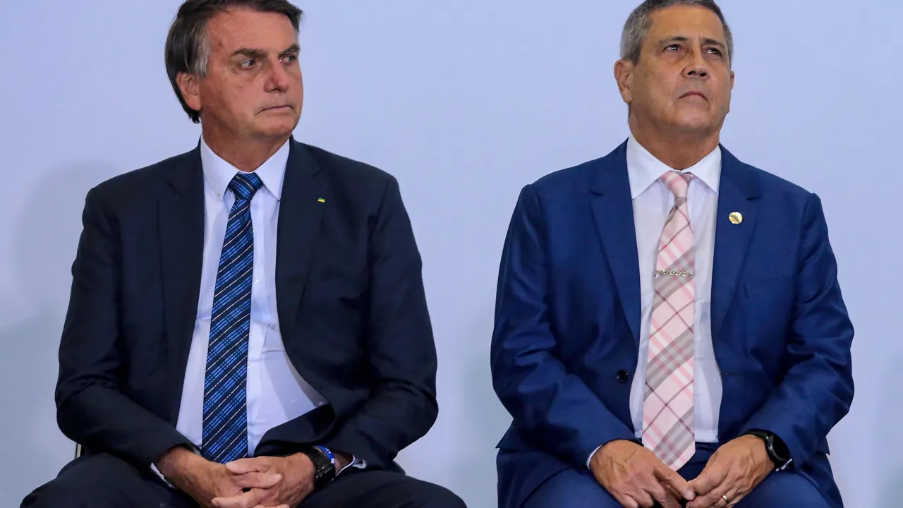 Bolsnaro and Walter Braga Netto