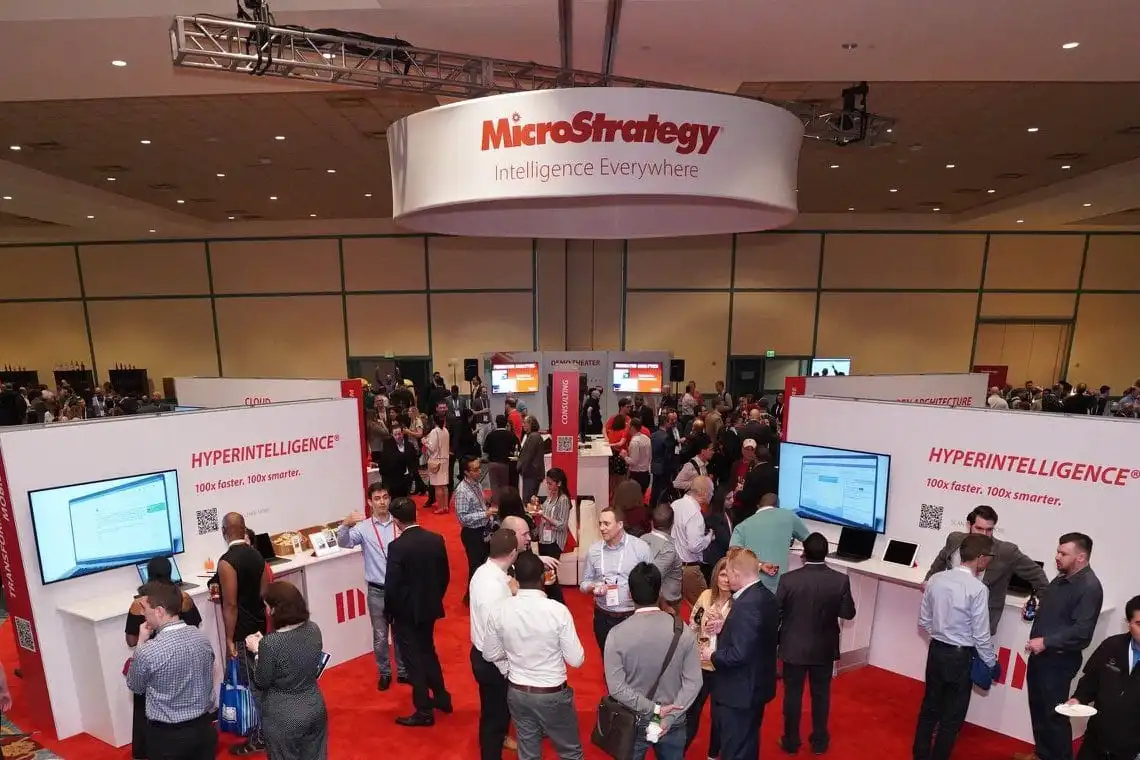 Bitcoin Proxy Enters Nasdaq 100: MicroStrategy Joins the Big League. (Photo Internet reproduction)