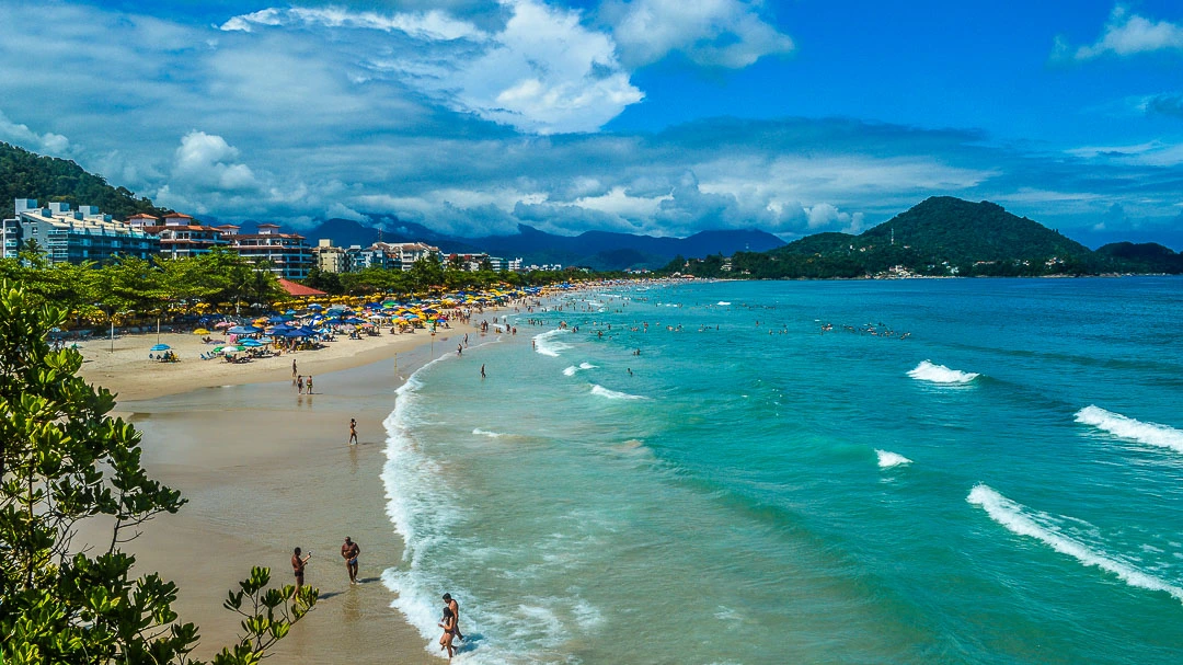 Coastal Paradise Lost: São Paulo's Beaches Face Toxic Summer