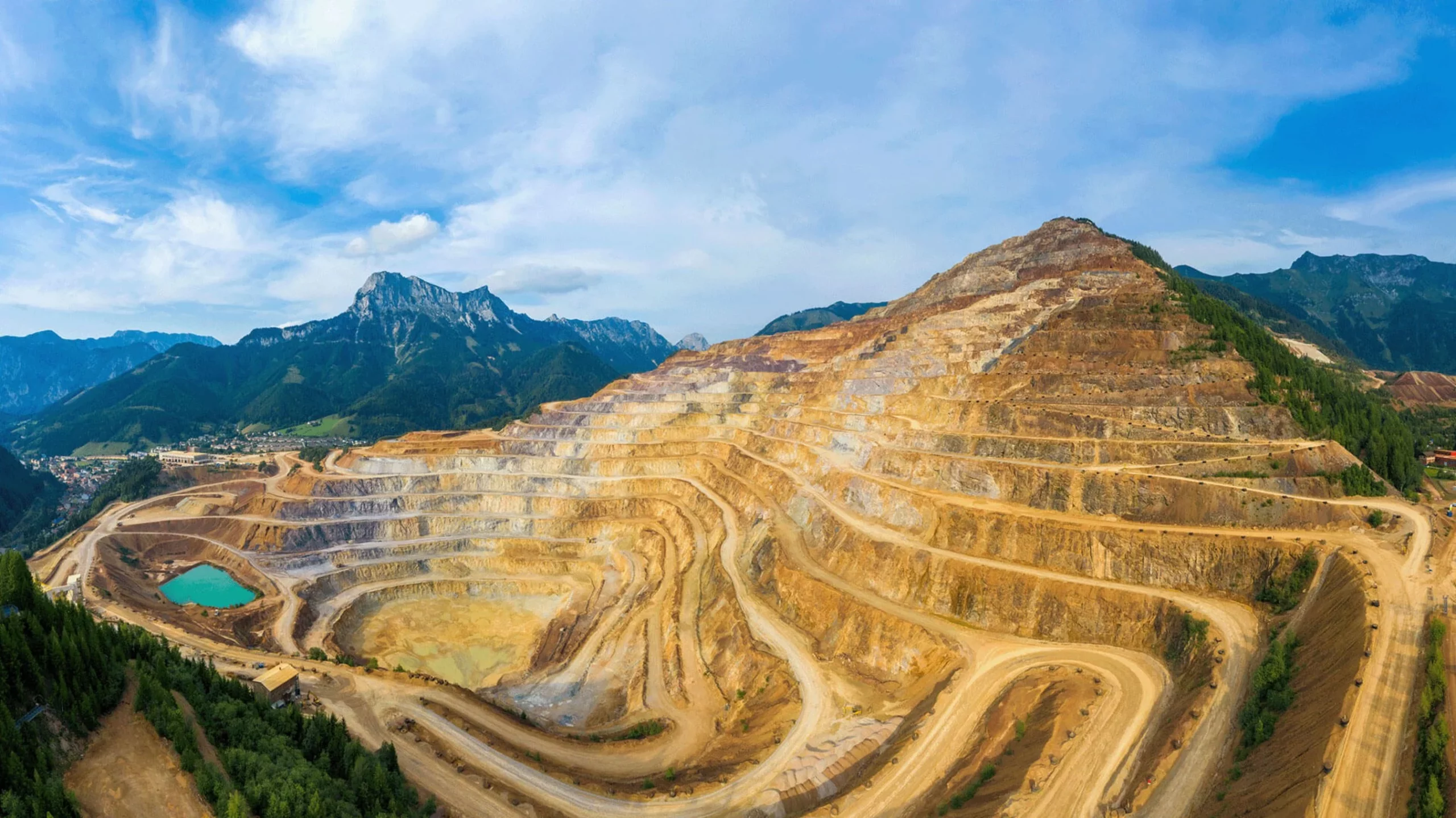 China Unveils World's Largest Gold Reserve in Hunan Province