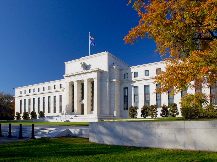Balancing Act: Fed Considers Rate Cut Despite Inflation. (Photo Internet reproduction)
