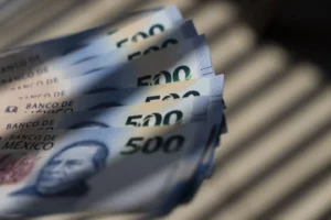 Mexican Peso Weakens, Heading for Weekly Loss