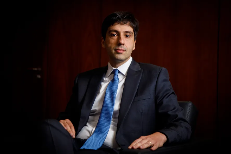 Brazil's Central Bank Warns of Fiscal Uncertainties Despite Growth