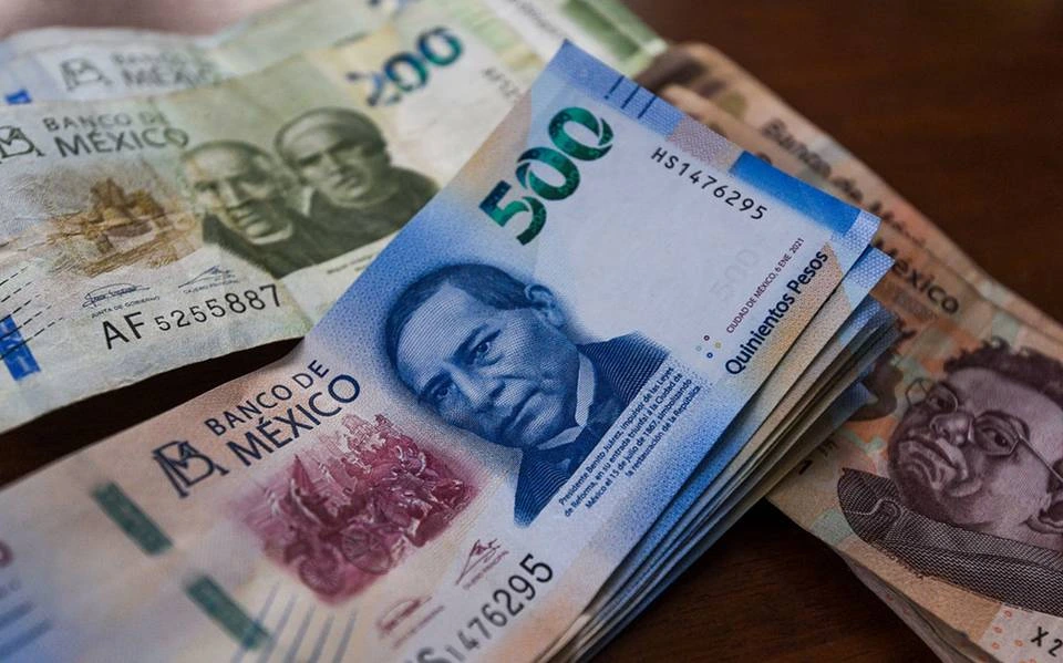 Mexican Peso Falls 1.29% Against Dollar as Trump's Tariff Threats Resurface