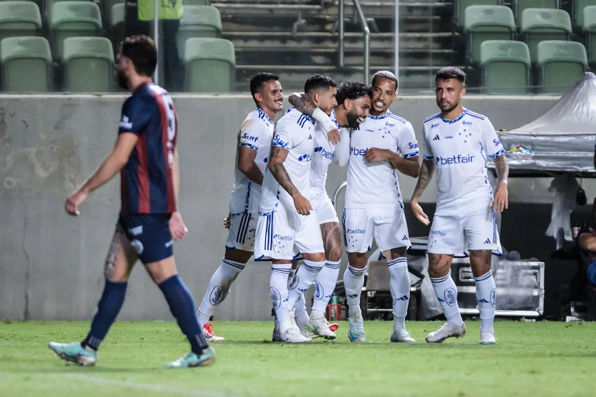 Cruzeiro Roars Back: Gabigol's Hat-trick Ignites Victory in Post-Diniz Era