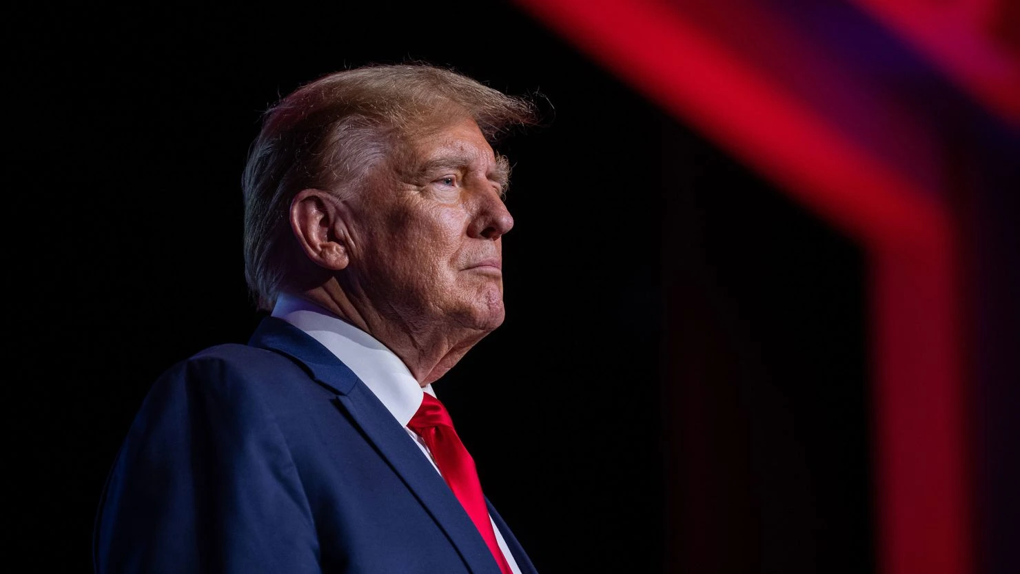 Trump's Tariff Strategy: 25% Import Tax on Canada and Mexico by February 1. (Photo Internet reproduction)