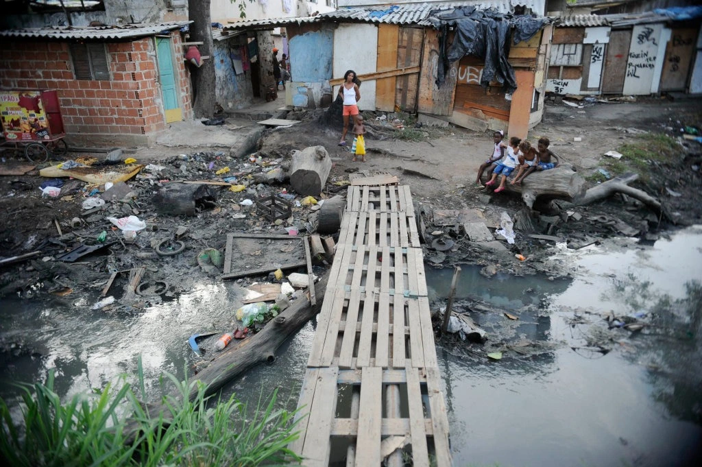Brazil's Poverty Reduction Claims Clash with Surging Homelessness
