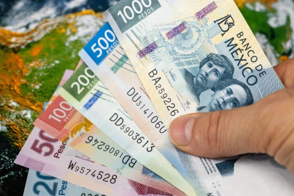 Mexican Peso Slips as Inflation Data Fuels Rate Cut Expectations