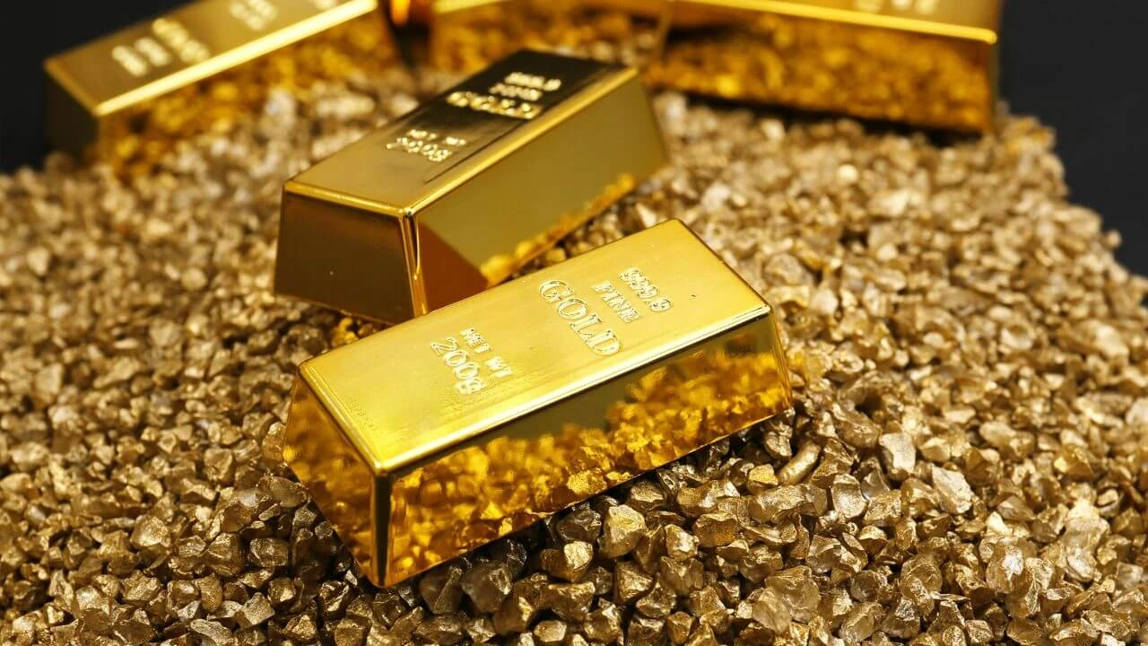 Gold Prices Soar to New Heights Amid Trump Uncertainty and Dollar Easing