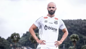 Santos Bolsters Midfield with Thaciano Signing
