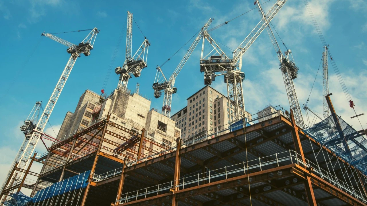 Brazil's Construction Sector Forecasts 2.8% Growth in 2025 Despite Economic Pressures