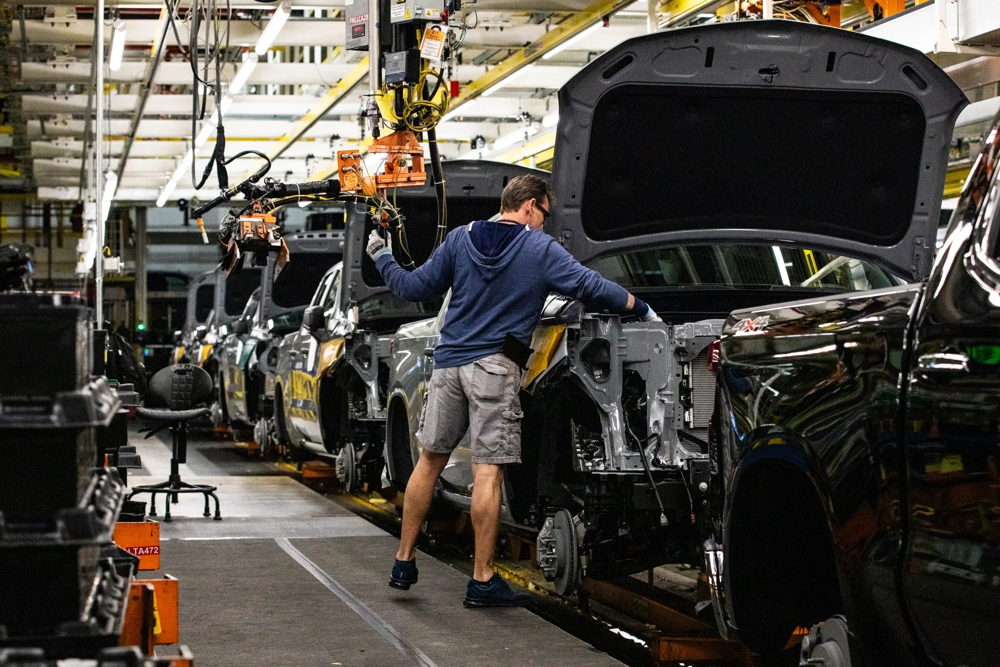 U.S. Manufacturing Stays Afloat, but Services and Housing Sink