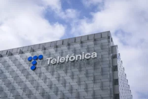 Milei Flags Monopoly Risk in Telefónica's $1.25 Billion Sale to Telecom Argentina