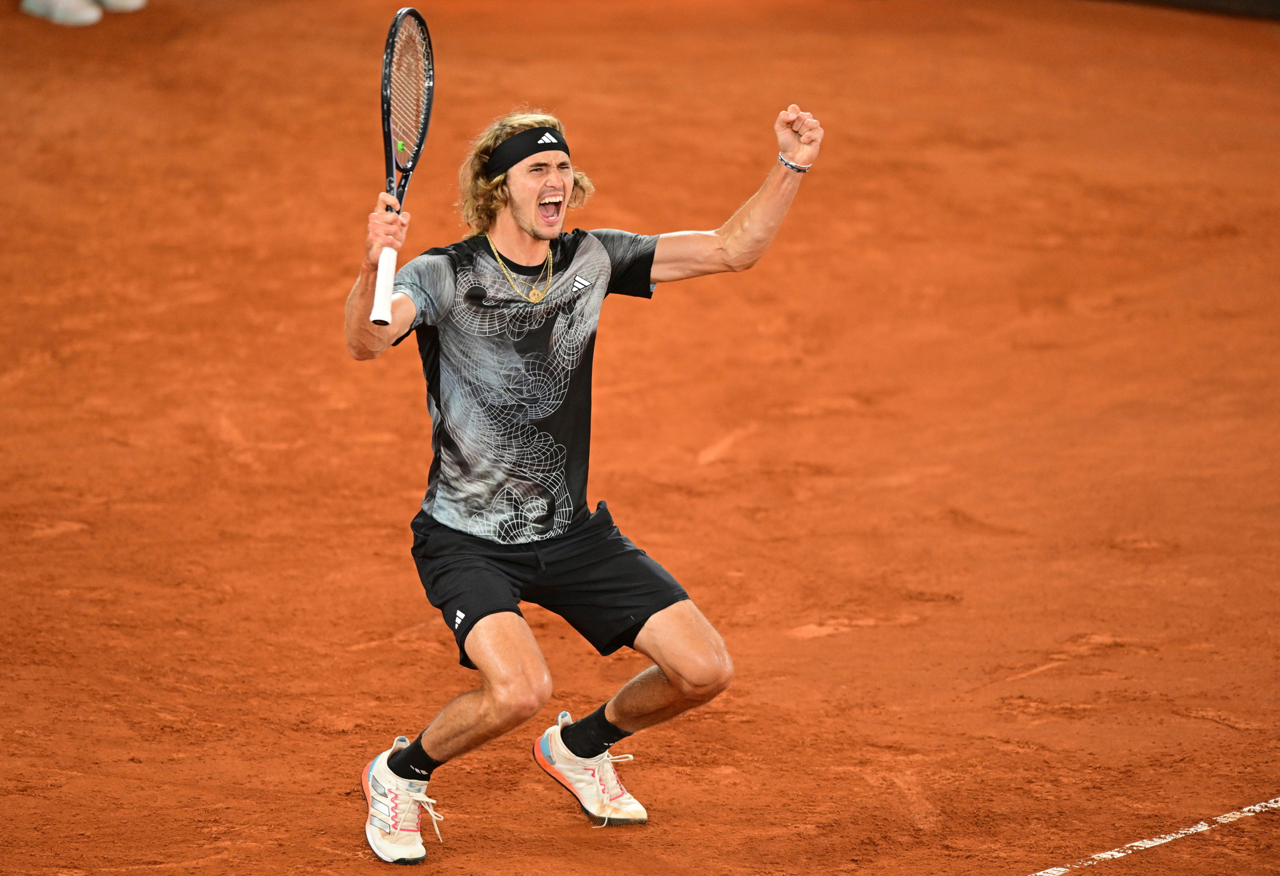 Zverev Triumphs in Rio Open Debut as Local Hope Fonseca Falls Short