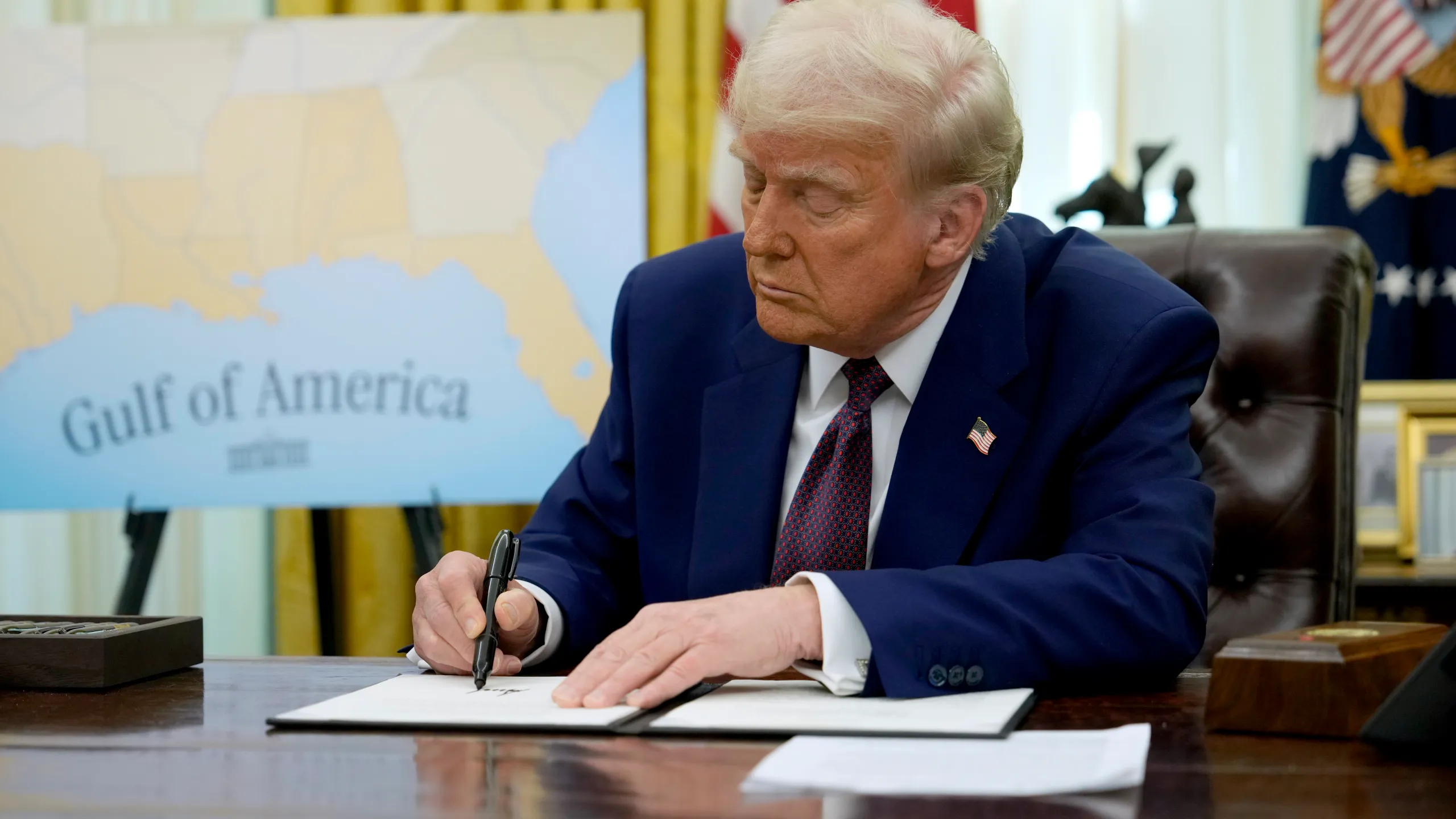 Trump’s AP News Agency Ban Ignites Gulf Naming Clash and Press Freedom Firestorm