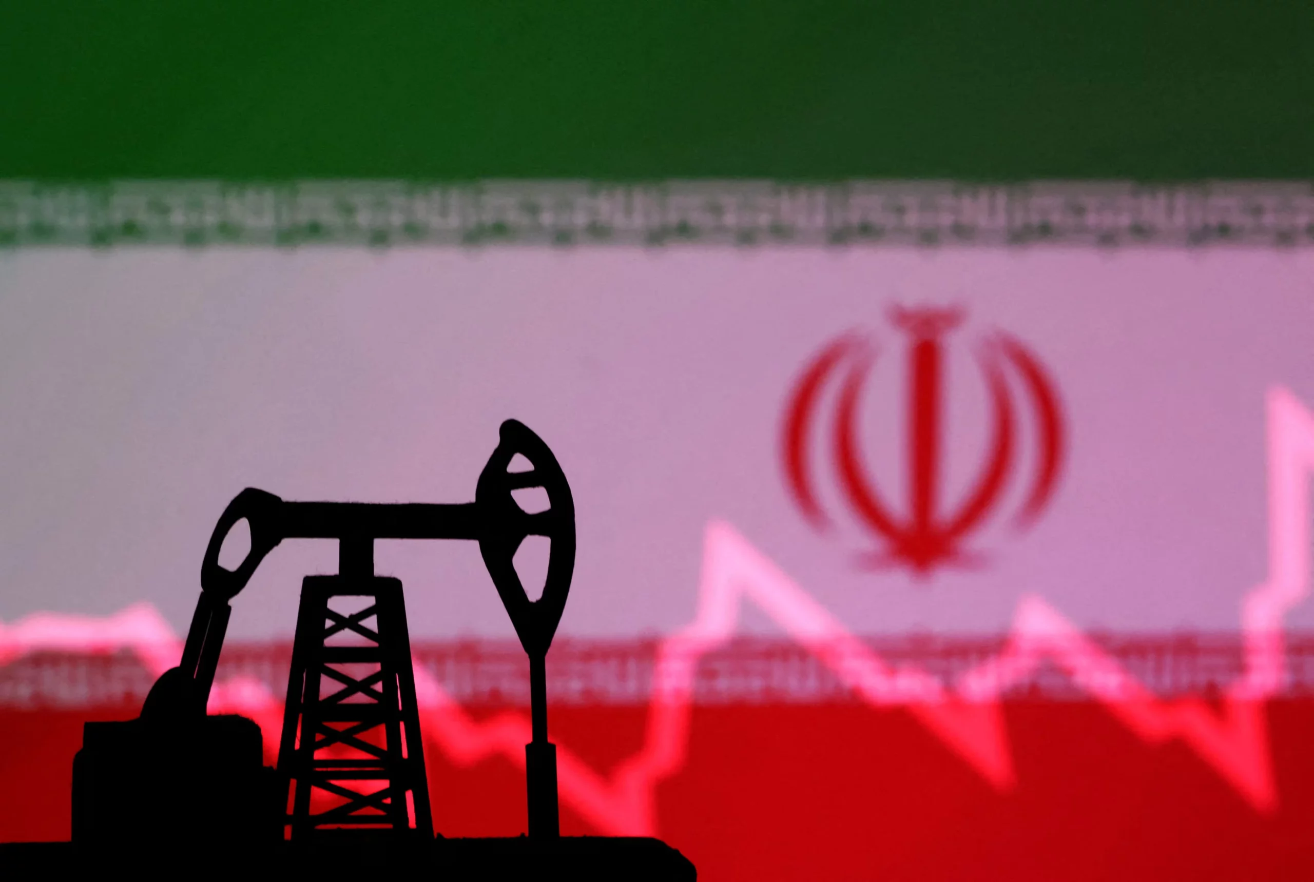 Trump Reimposes Sanctions on Iran, Targeting Oil Flows to China