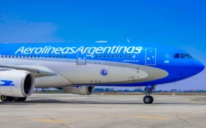 Aerolíneas Argentinas Posts First Operational Profit in 16 Years Amid Privatization Push