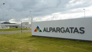 Alpargatas Turns R$1.6 Billion Loss into Profit with Strong Havaianas Sales