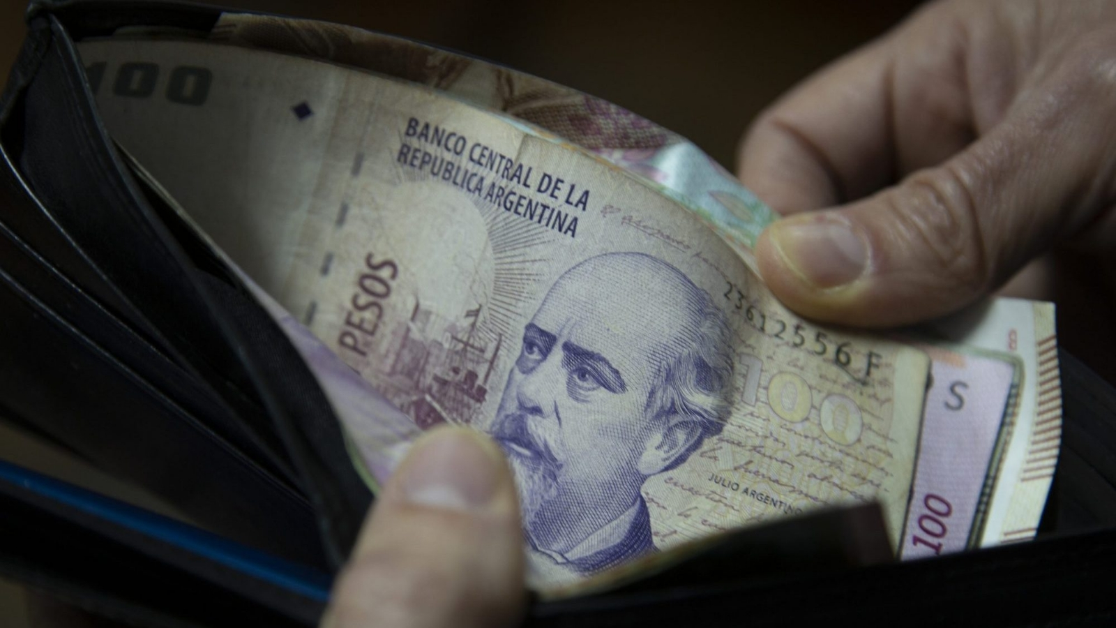 Argentina’s Salaries Outpace Inflation with 145.5% Growth in 2024