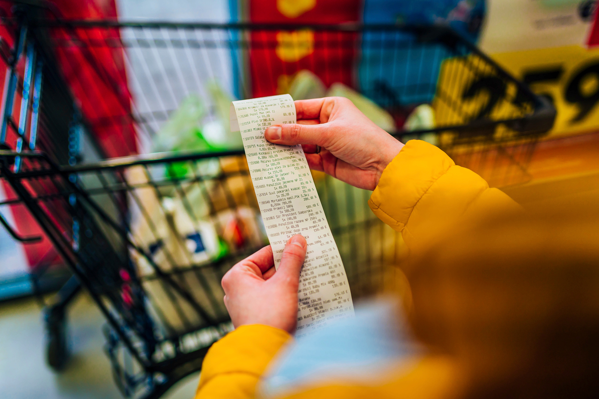 U.S. Consumer Confidence Hits Lowest Point in Over Three Years