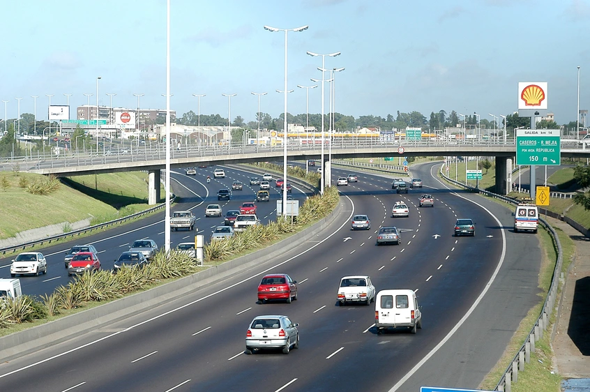Argentina Pushes Forward with Highway Privatization in Fiscal Overhaul