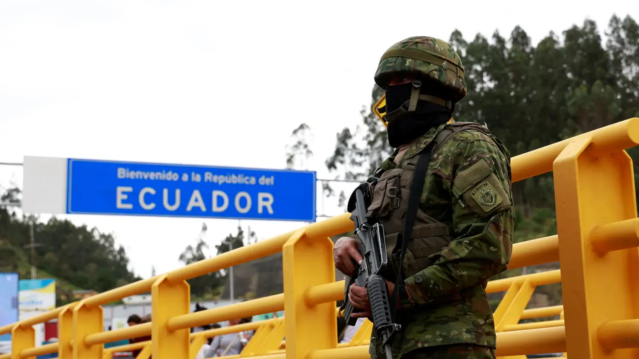 Ecuador Seals Borders and Deploys Military to Ports Amid Election Violence Surge