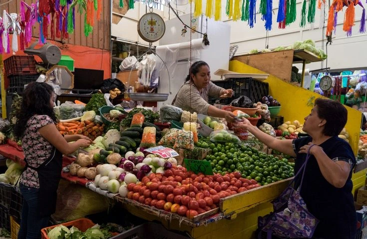 Mexican Consumer Confidence Dips at 2025 Start Amid U.S. Policy Shifts