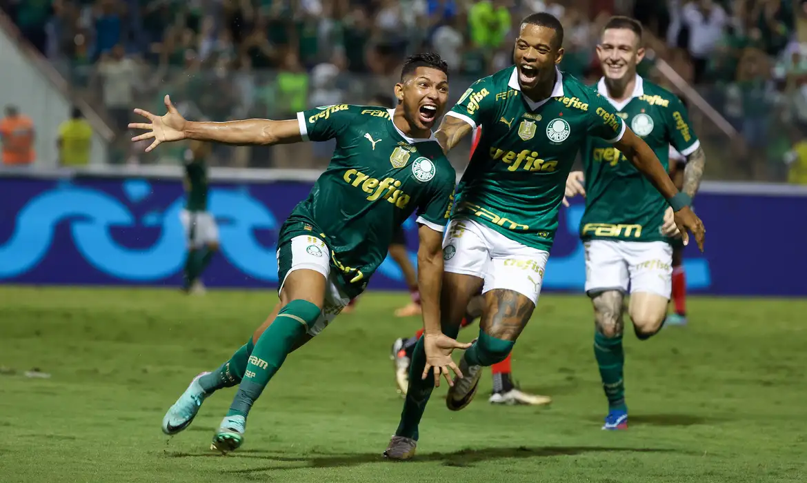 Palmeiras Stays Alive in Paulista Championship with Comeback Win Over Botafogo-SP