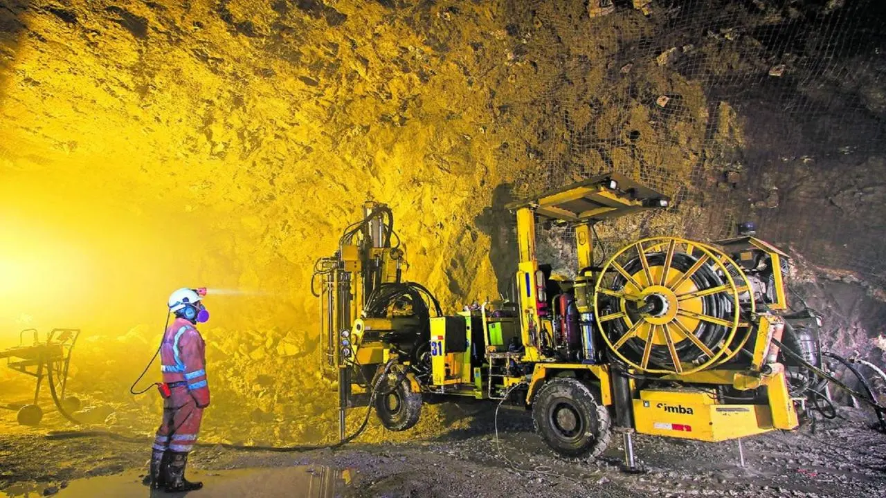 Peru’s El Algarrobo: A Mining Lifeline Faces Climate and Preservation Clash