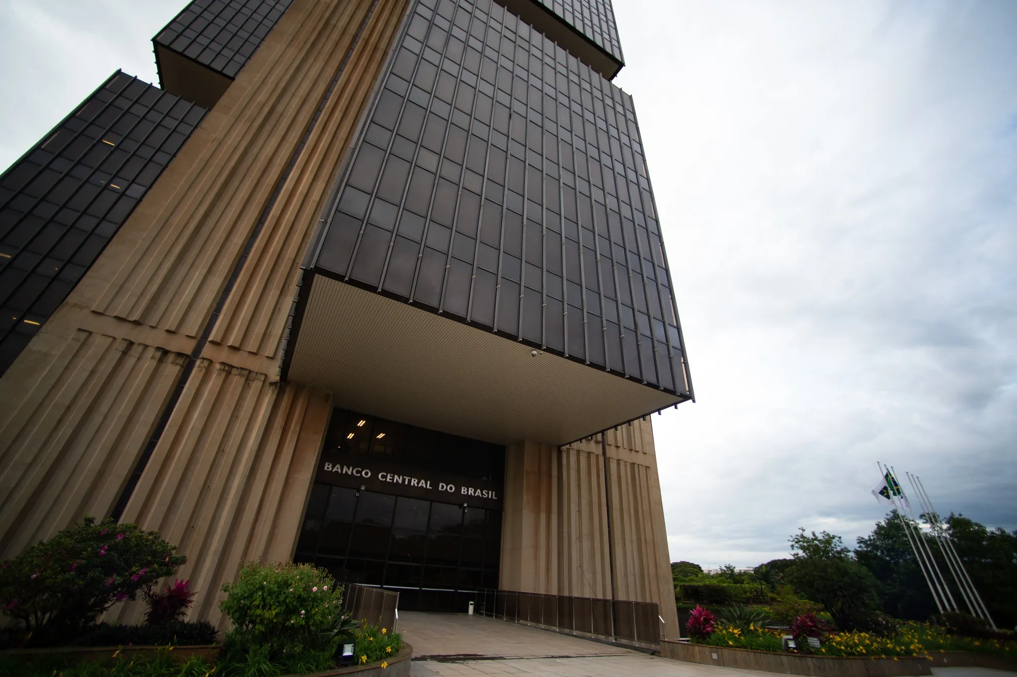 Brazil's Economic Activity Surges Beyond Expectations in Early 2025