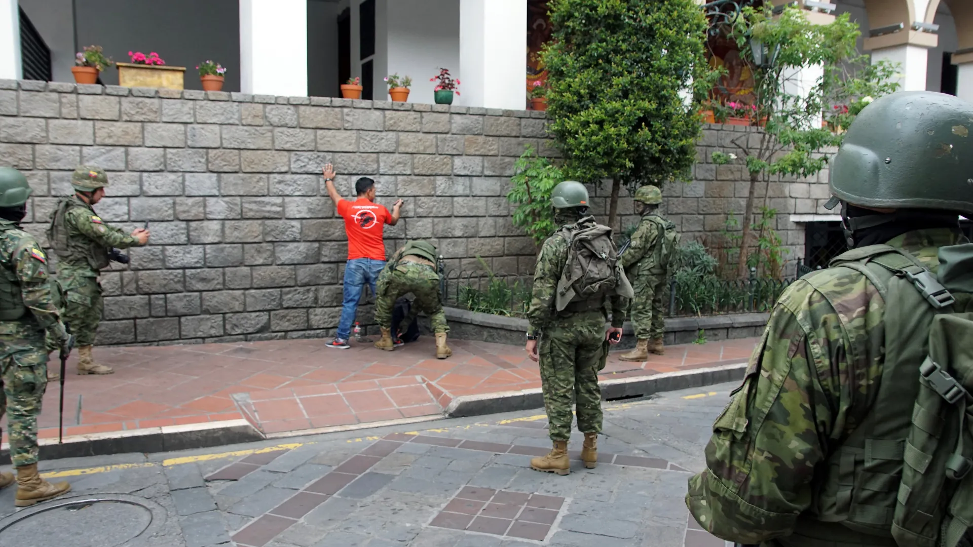 Ecuador's Three-Stage Descent: How Criminal Gangs Became Dangerous Insurgents