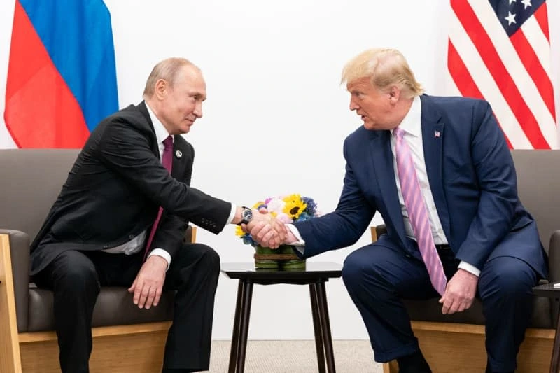 Trump Turns to Putin for Help in Navigating High-Stakes Negotiations with Iran