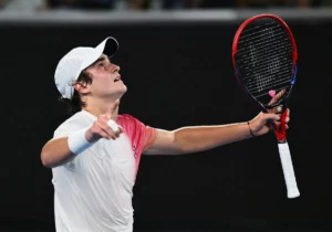 Brazilian Teen Fonseca Overcomes Health Scare in Miami Open Victory