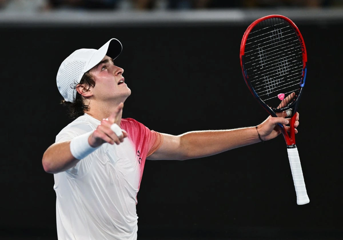 Brazilian Teen Fonseca Overcomes Health Scare in Miami Open Victory