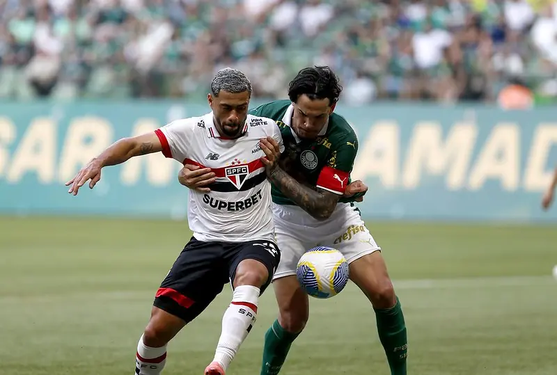 Palmeiras Advances to Paulistão Final Against Corinthians After Controversial Win