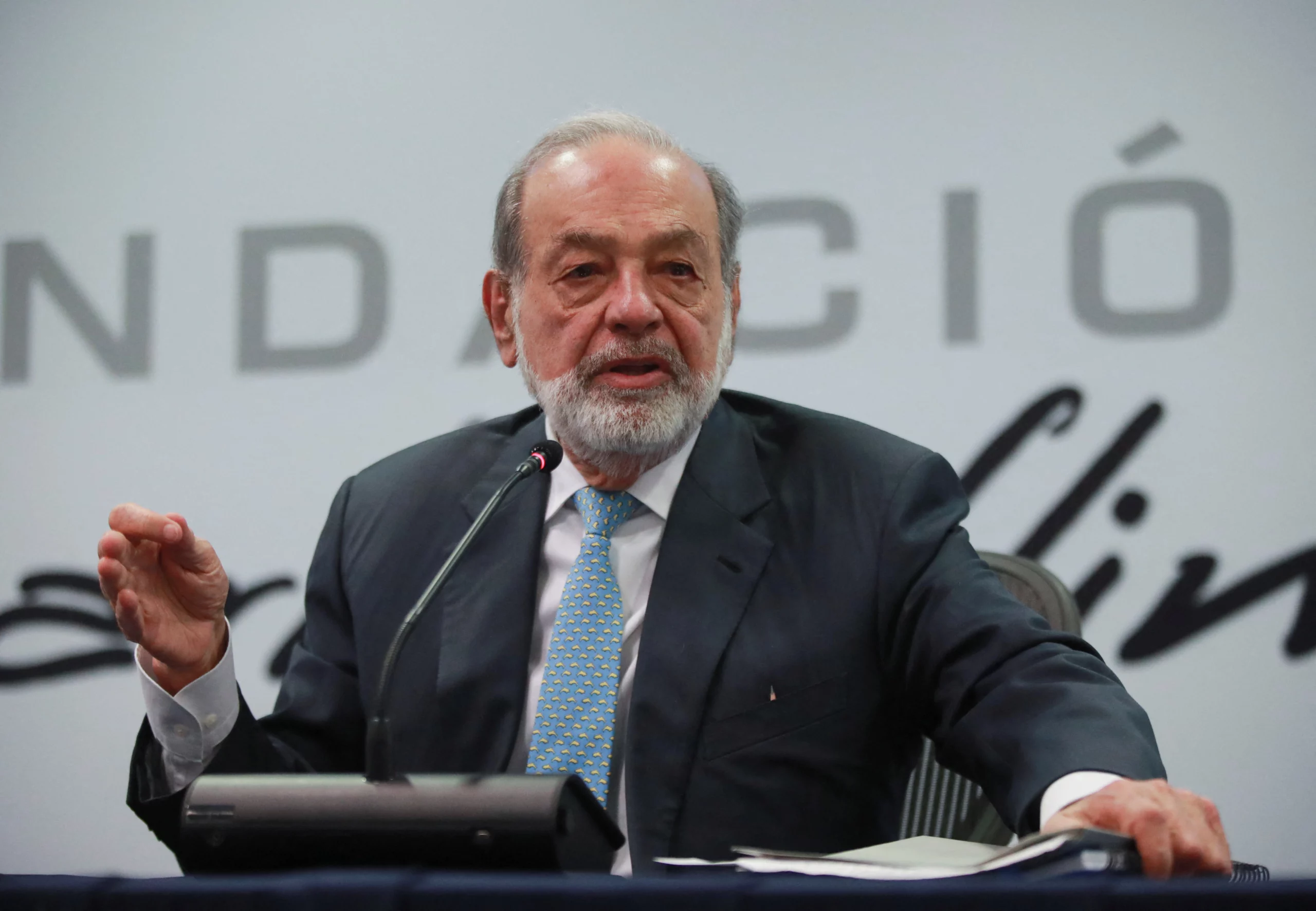 Mexican Billionaire Slim Eyes Strategic Stakes in Pemex's Key Energy Fields
