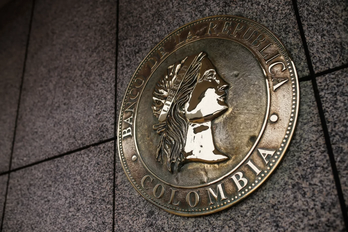 Colombia’s Central Bank Raises 2025 Inflation Forecast Amid Economic Pressures
