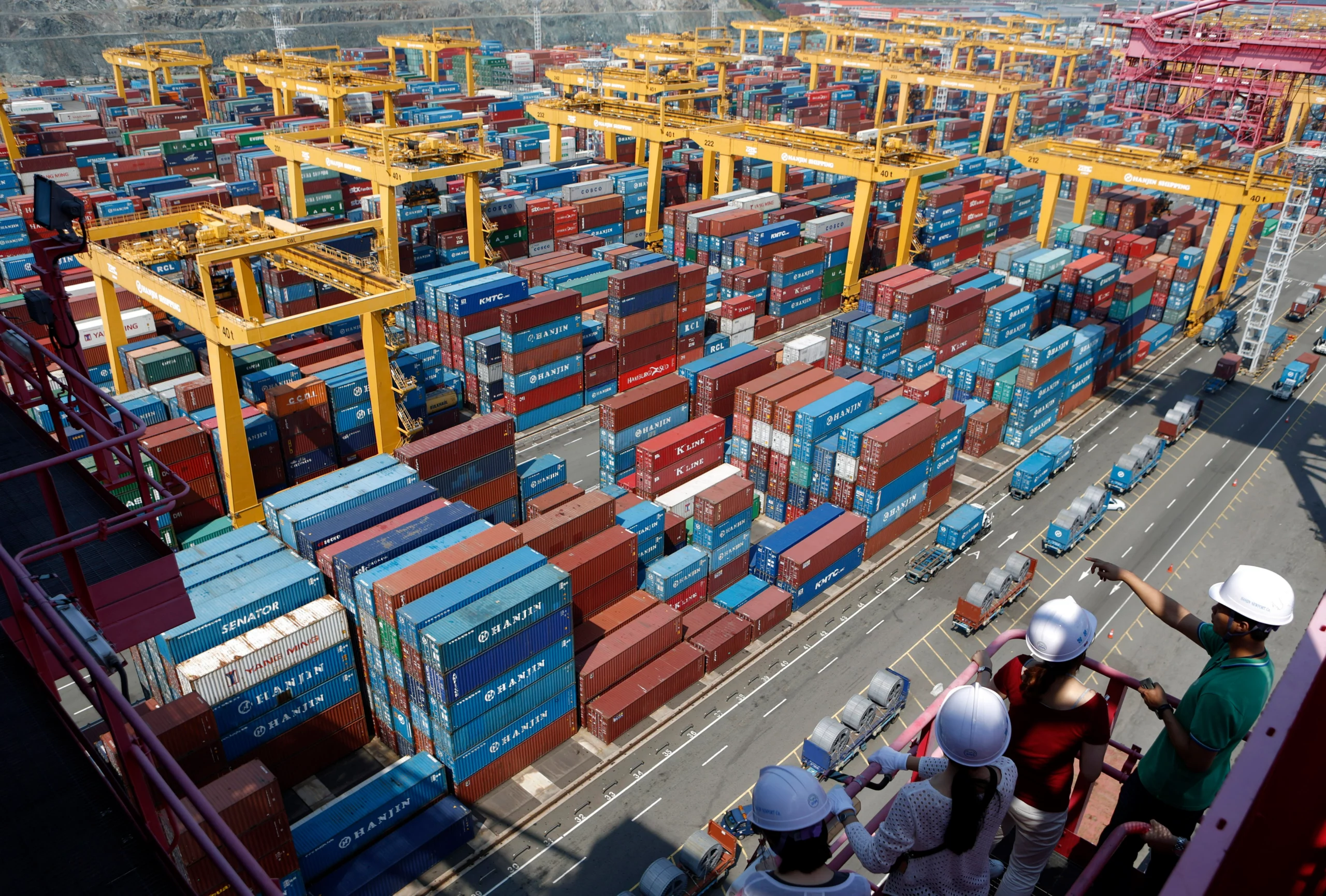 Exports Drive South Korea's 2% 2024 Growth Amid Domestic Weakness