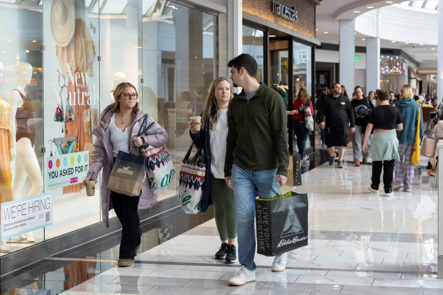 U.S. Consumer Confidence Plummets as Trump Tariffs Threaten Economic Growth