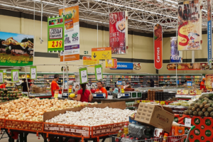 Behind Brazil's 2.4% Retail Growth: Economic Vulnerabilities Remain